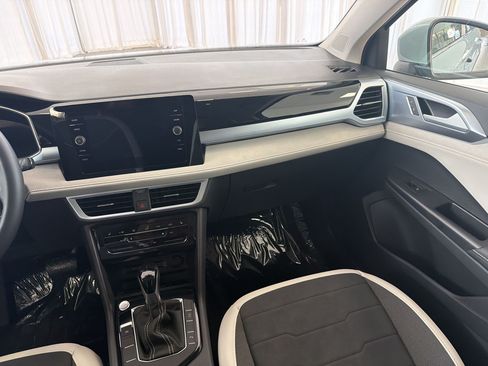 New 2026 Volkswagen Taos SE FWD image 29