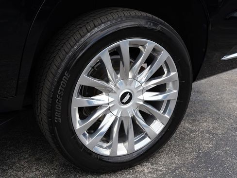 Used 2024 Cadillac Escalade Premium Luxury AWD/4WD image 4