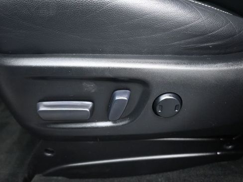 Used 2016 Toyota Sienna SE Premium w/ Protection Package FWD image 12