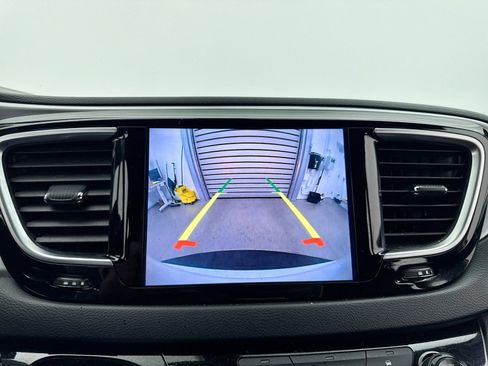 Used 2018 Chrysler Pacifica Touring Plus w/ S Appearance Package image 27