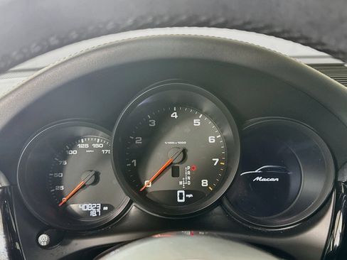 Certified 2021 Porsche Macan AWD/4WD image 16