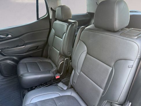 Used 2021 GMC Acadia SLT w/ Technology Package image 13