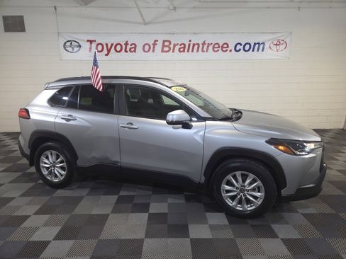 Certified 2022 Toyota Corolla Cross LE image 1