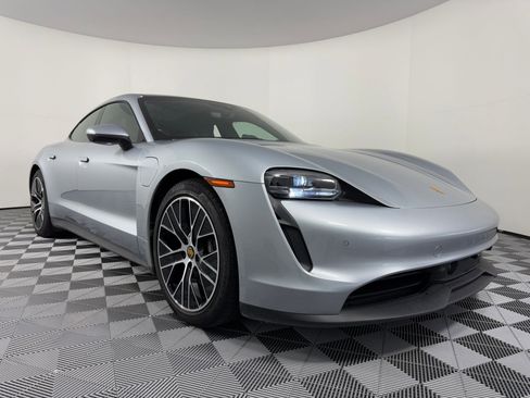 Used 2022 Porsche Taycan image 7