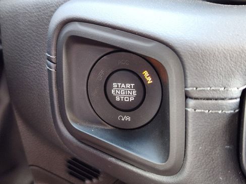 Used 2025 Jeep Wrangler Unlimited Sahara AWD/4WD image 30