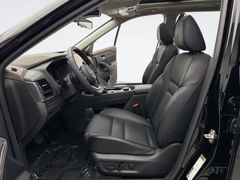 Used 2023 Nissan Rogue SV w/ SV Premium B Package image 11