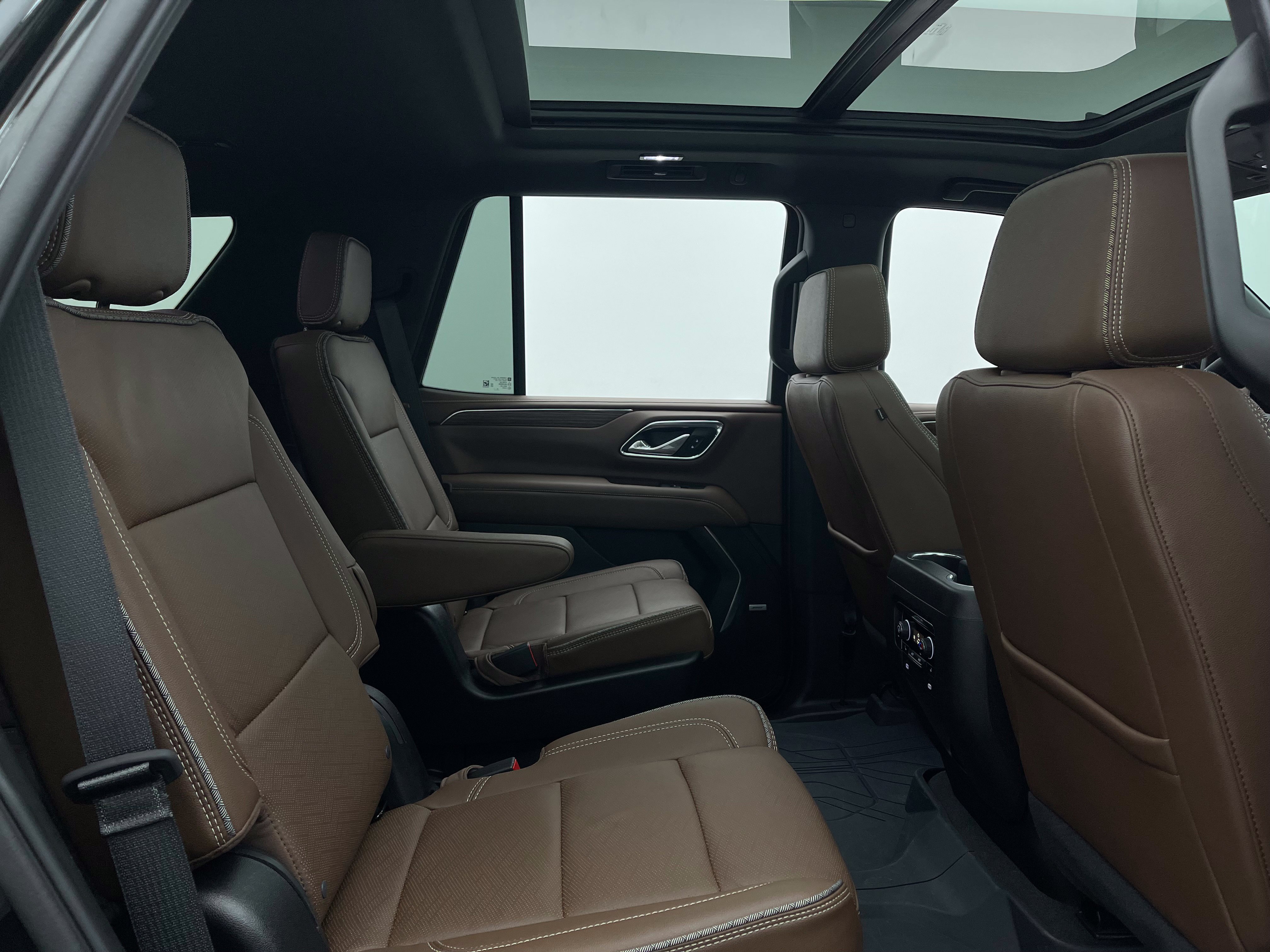 Used 2024 Chevrolet Tahoe High Country AWD/4WD image 43