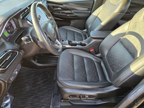 Used 2023 Chevrolet Bolt LT w/ Infotainment Package FWD image 10