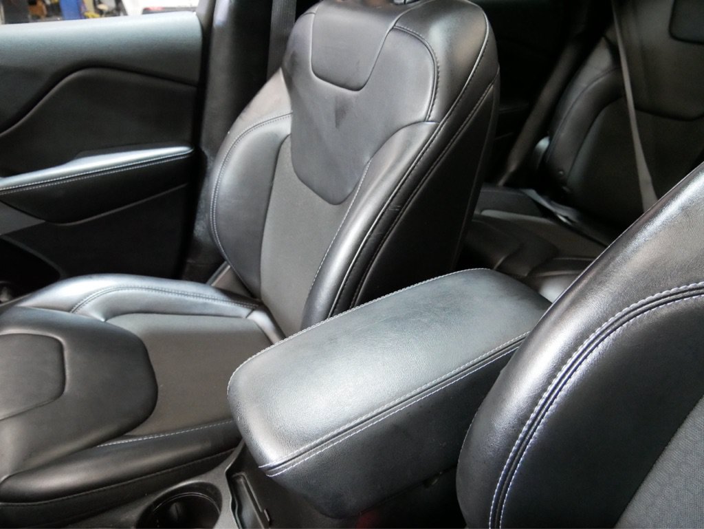 Used 2019 Jeep Cherokee Latitude Plus w/ Comfort/Convenience Group AWD/4WD image 18