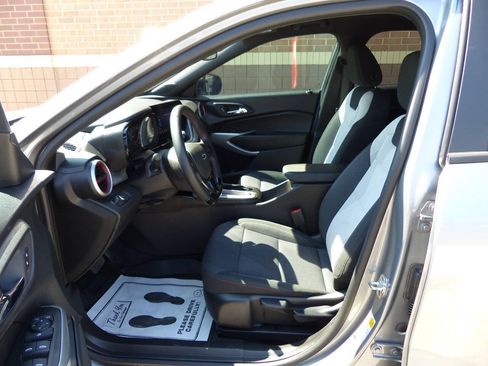 Used 2025 Chevrolet Trax RS w/ Driver Confidence Package FWD image 21