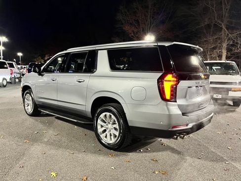 Used 2025 Chevrolet Suburban Premier AWD/4WD image 12