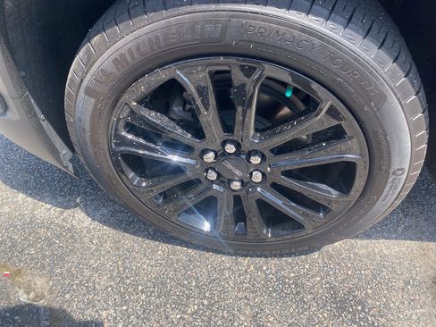 Used 2023 GMC Acadia SLT w/ Elevation Edition AWD/4WD image 11