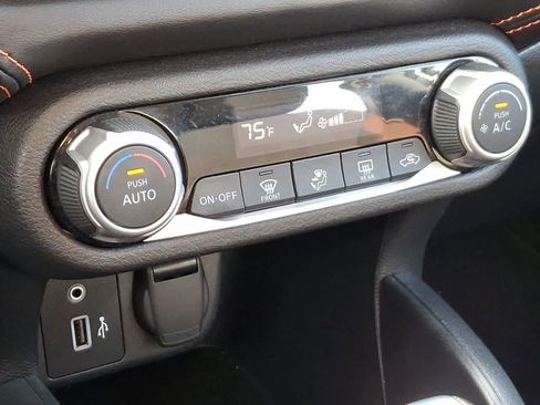 Used 2022 Nissan Versa SR image 25