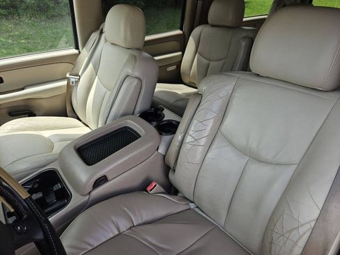 Used 2003 Chevrolet Suburban LT w/ LT Preferred Equipment Group RWD image 13