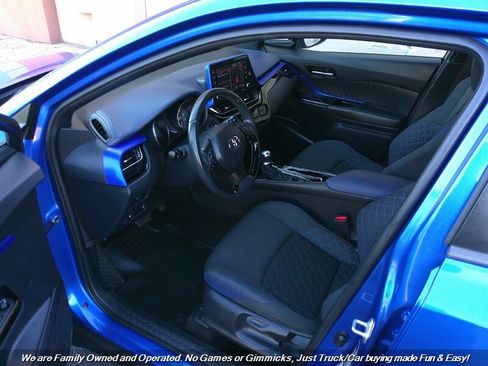 Used 2020 Toyota C-HR XLE image 15