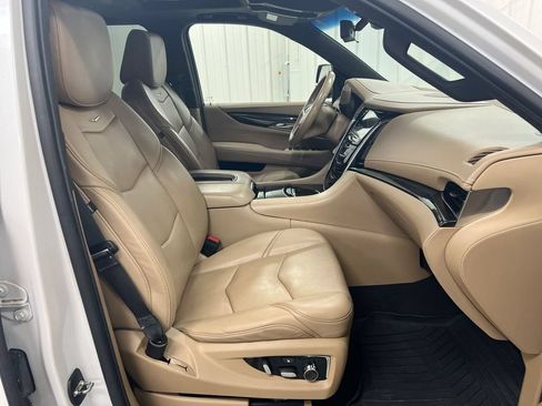 Used 2019 Cadillac Escalade ESV Platinum AWD/4WD image 23