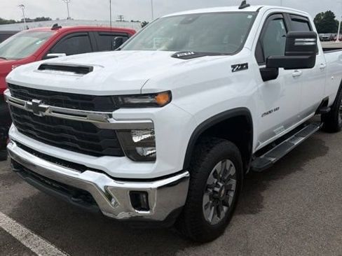 Used 2024 Chevrolet Silverado 2500 LT AWD/4WD image 1