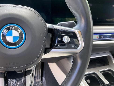 Used 2023 BMW i7 xDrive60 w/ Executive Package 2 AWD/4WD image 24