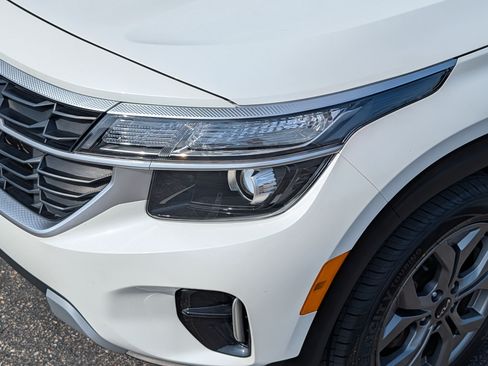 Certified 2024 Kia Seltos LX AWD/4WD image 16