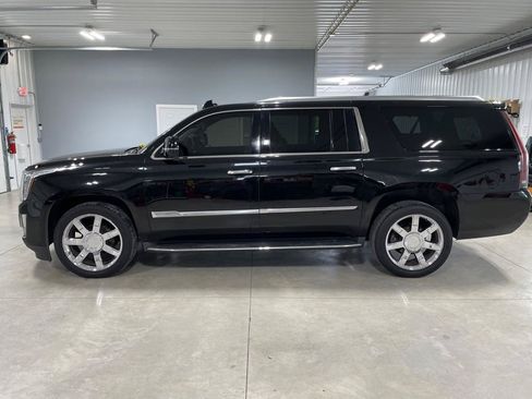 Used 2016 Cadillac Escalade ESV Luxury AWD/4WD image 4