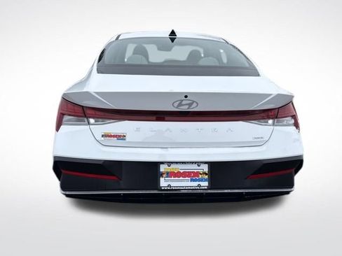 Certified 2025 Hyundai Elantra Limited image 4