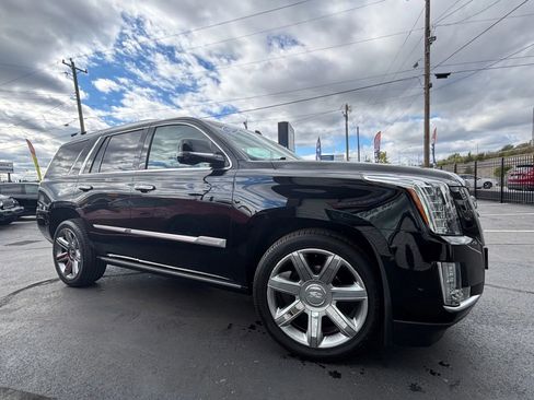 Used 2019 Cadillac Escalade Premium Luxury image 14