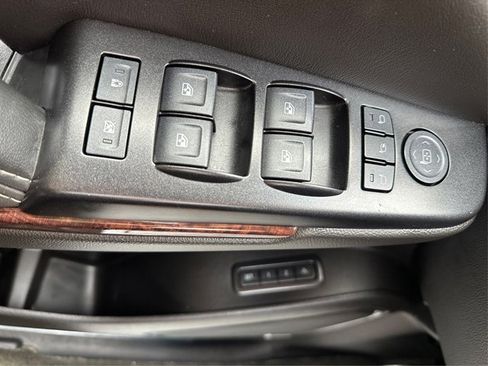 Used 2017 GMC Yukon SLT w/ Open Road Package AWD/4WD image 44