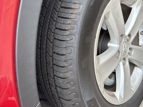 Used 2014 Toyota RAV4 XLE FWD image 5