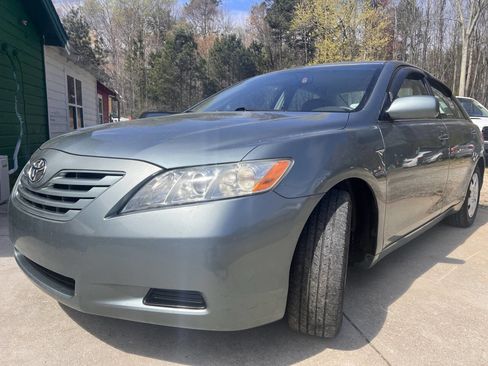 Used 2009 Toyota Camry SE image 2