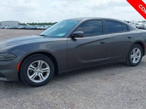 Used 2020 Dodge Charger SXT RWD image 2