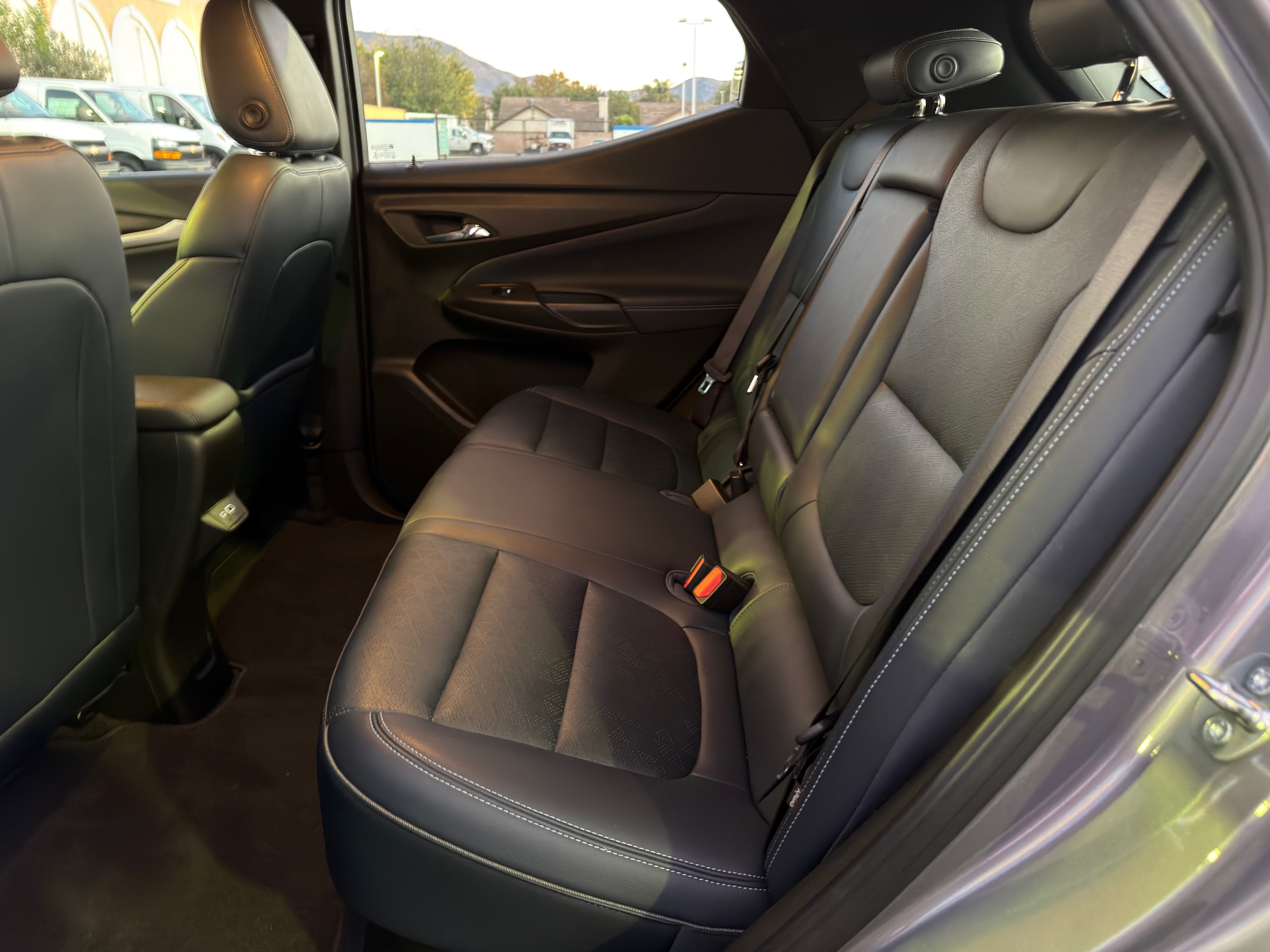 Used 2023 Chevrolet Bolt EUV LT w/ Convenience Package FWD image 17