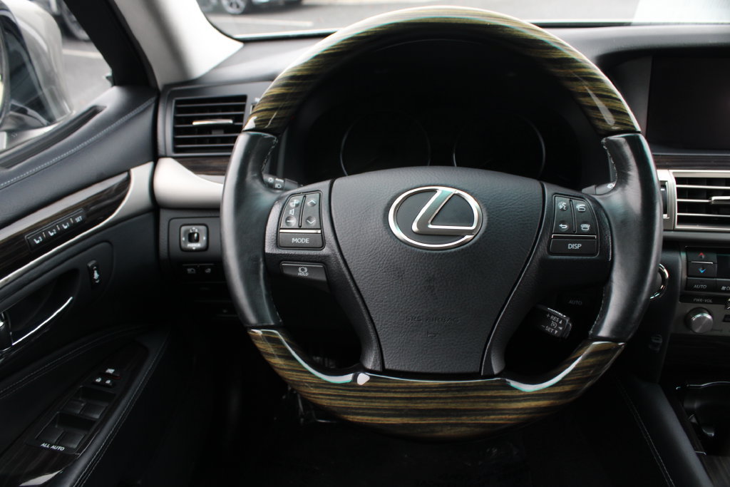Used 2017 Lexus LS 460 AWD w/ Comfort Package image 15