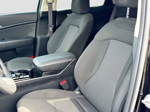 Used 2025 Kia Sportage LX FWD image 18