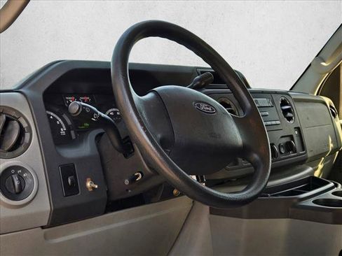 Used 2009 Ford E-150 and Econoline 150 image 11