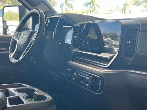 Used 2024 Chevrolet Silverado 2500 LT image 27