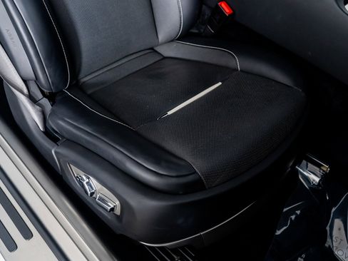 Used 2019 Rolls-Royce Wraith image 30