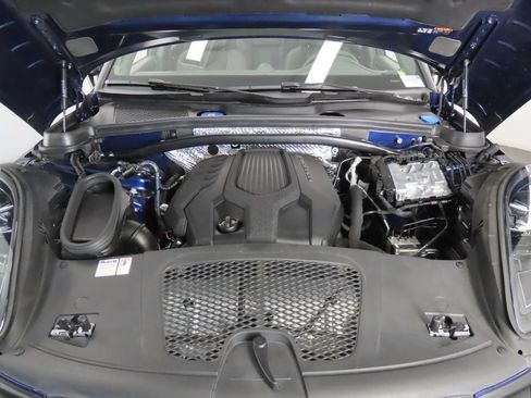 Certified 2024 Porsche Macan AWD/4WD image 52