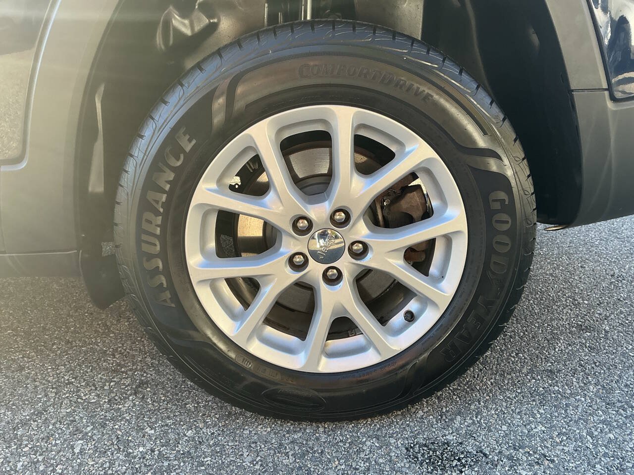 Used 2016 Jeep Cherokee Sport AWD/4WD image 11