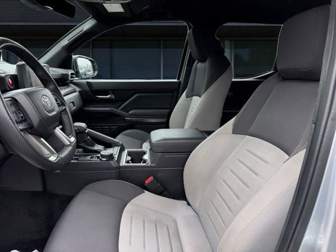 Used 2024 Toyota Tacoma TRD Sport image 2