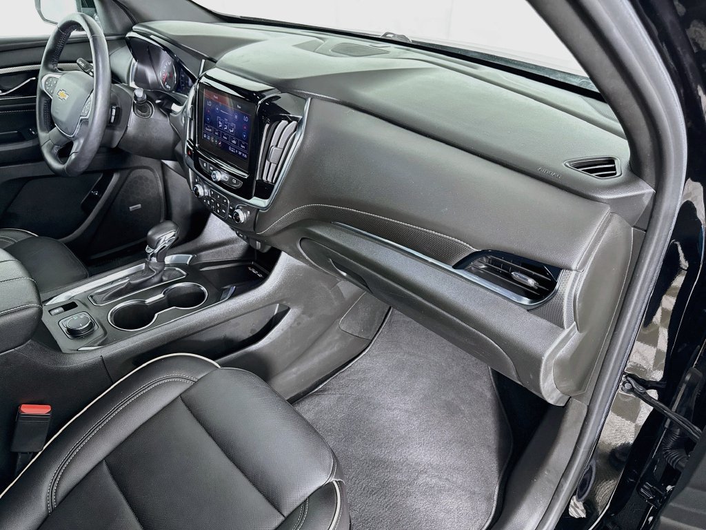 Used 2022 Chevrolet Traverse Premier w/ LPO, Cargo Package FWD image 31