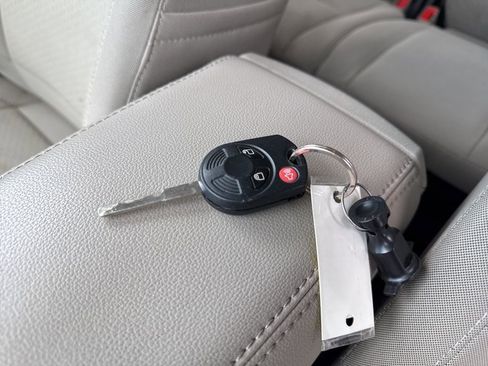 Used 2017 Ford Escape SE image 29