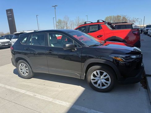 Used 2022 Toyota Corolla Cross L image 4