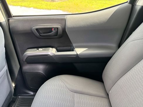 Used 2019 Toyota Tacoma SR5 image 18