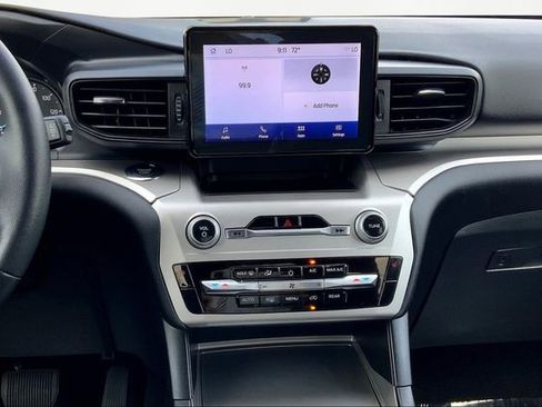 Used 2022 Ford Explorer XLT image 11