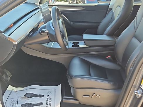 Used 2023 Tesla Model Y Performance image 12