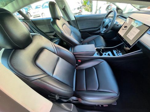 Used 2020 Tesla Model 3 Standard Range Plus image 11