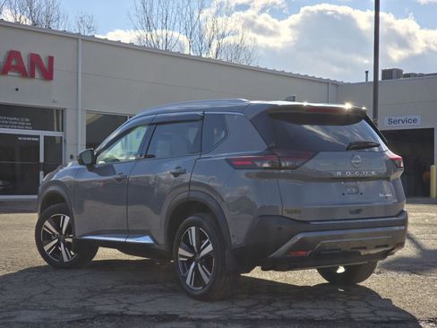 Used 2023 Nissan Rogue SL w/ SL Premium Package image 13