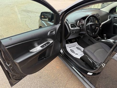 Used 2013 Dodge Journey SE image 9