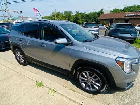 Used 2023 GMC Terrain SLT AWD/4WD image 4