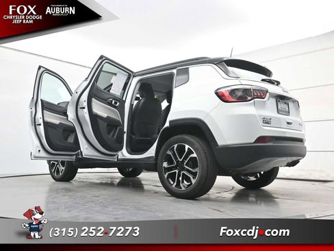 Used 2022 Jeep Compass Limited image 35